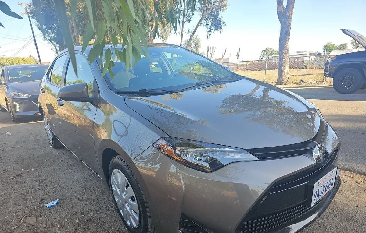 2019 TOYOTA COROLLA LE 4