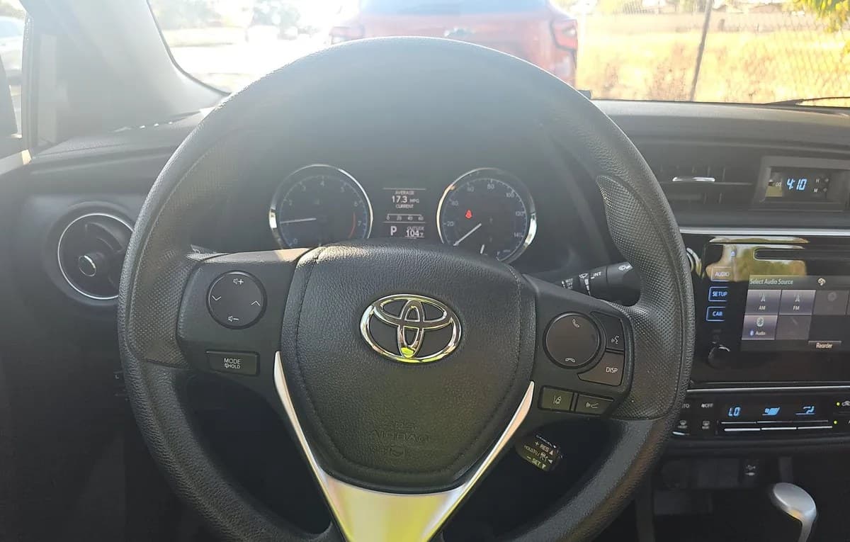 2019 TOYOTA COROLLA LE 7