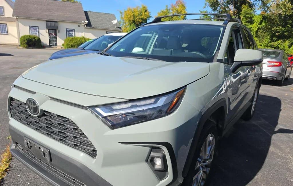 2022 TOYOTA RAV4 XLE PREMIUM