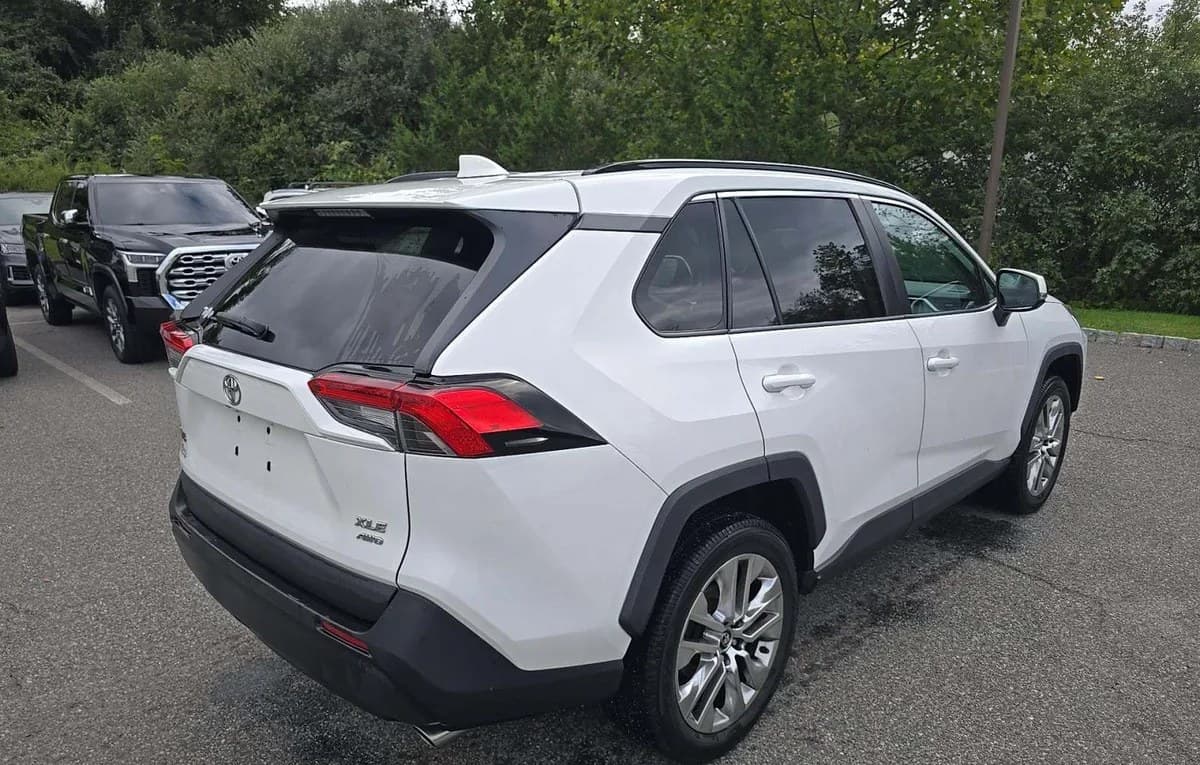 2020 TOYOTA RAV4 XLE Premium 4