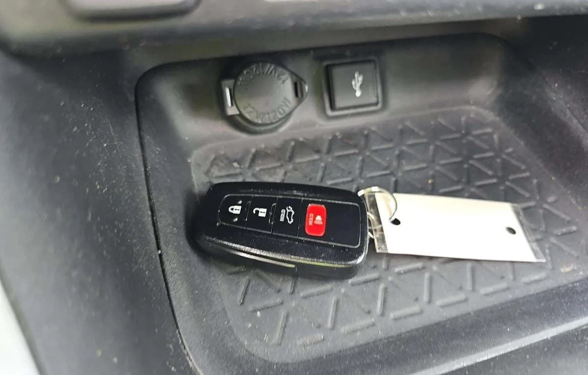2020 TOYOTA RAV4 XLE Premium 5