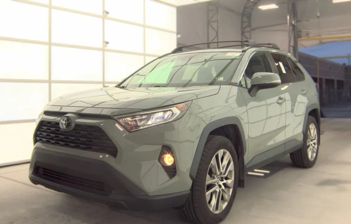 2019 TOYOTA RAV4 XLE Premium 2