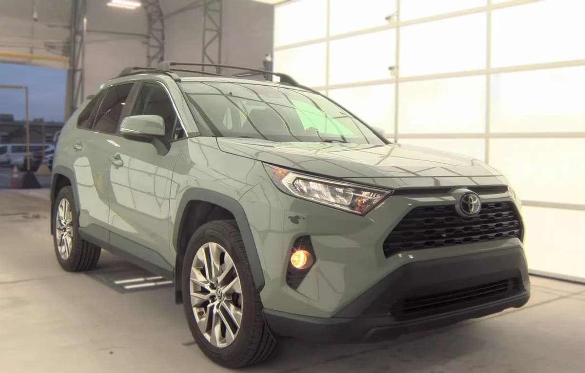 2019 TOYOTA RAV4 XLE Premium 4