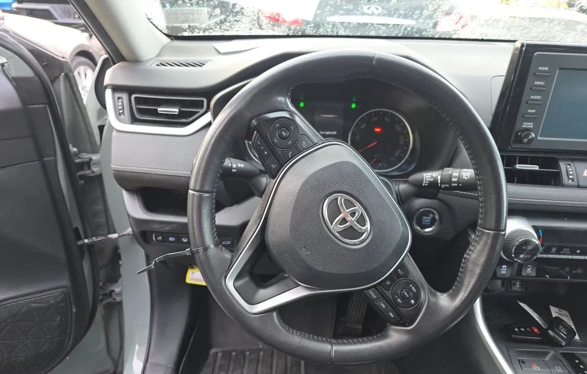 2019 TOYOTA RAV4 XLE Premium 7
