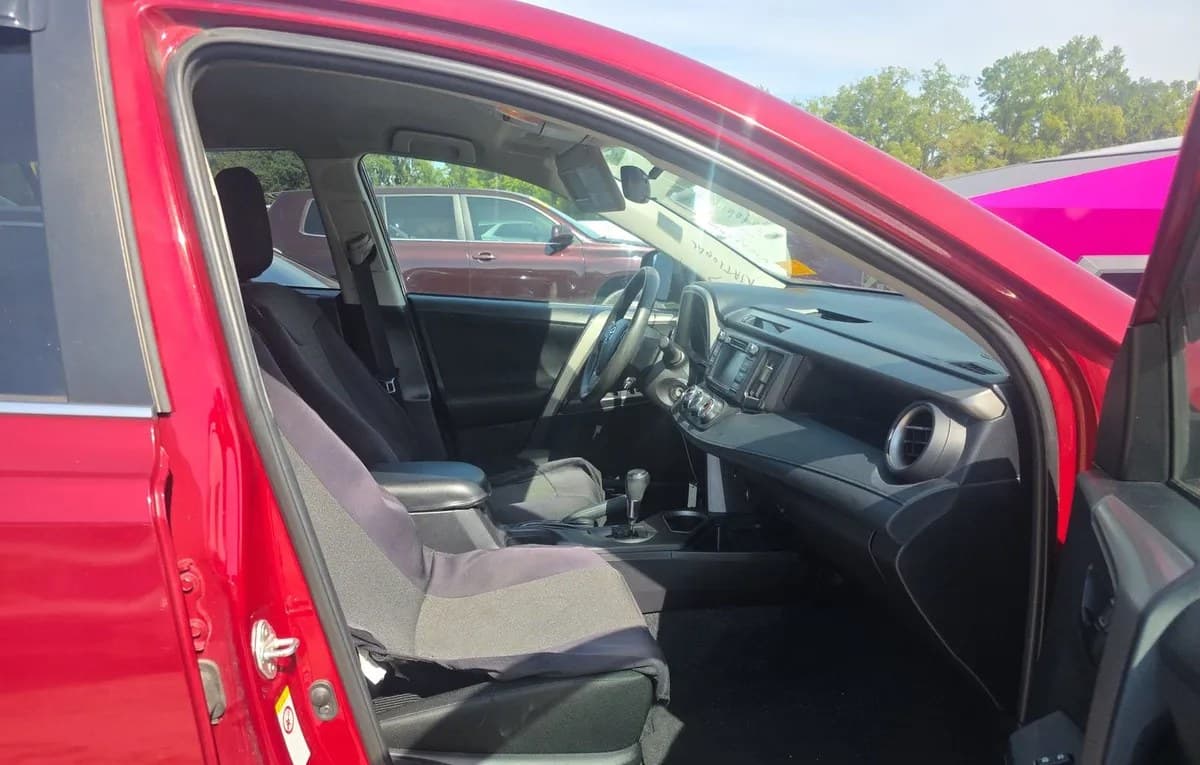 2018 TOYOTA RAV4 LE 5