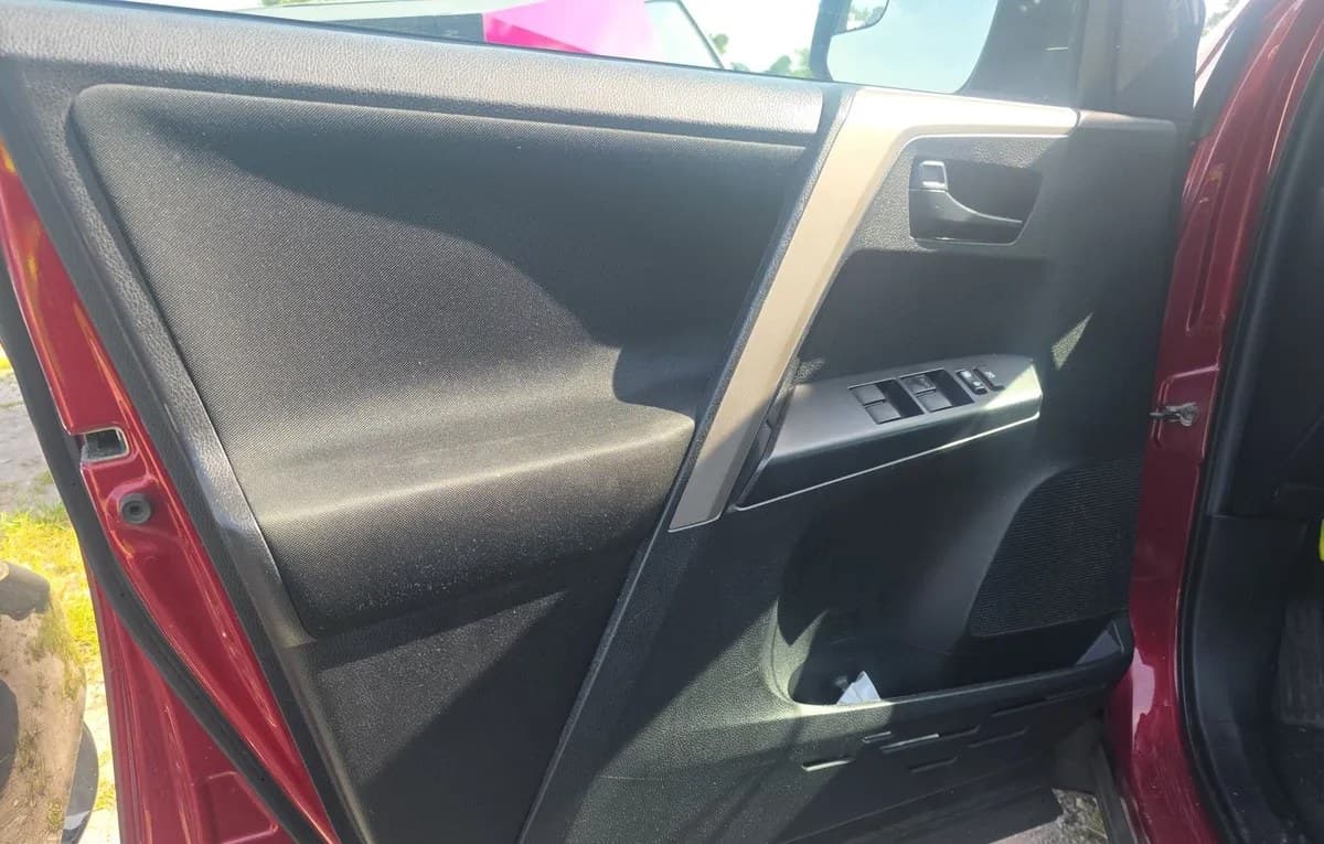 2018 TOYOTA RAV4 LE 6
