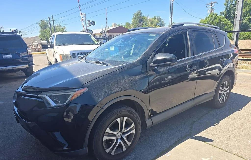 2017 TOYOTA RAV4 LE