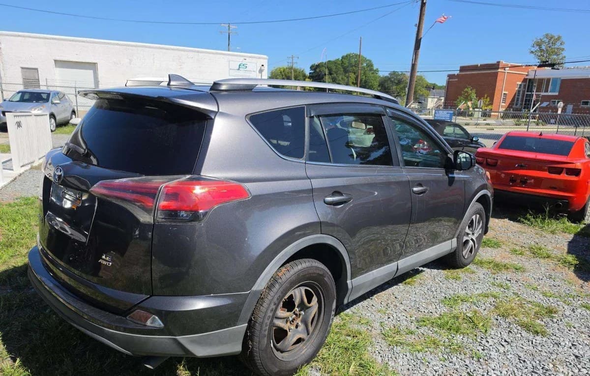 2017 TOYOTA RAV4 LE 4