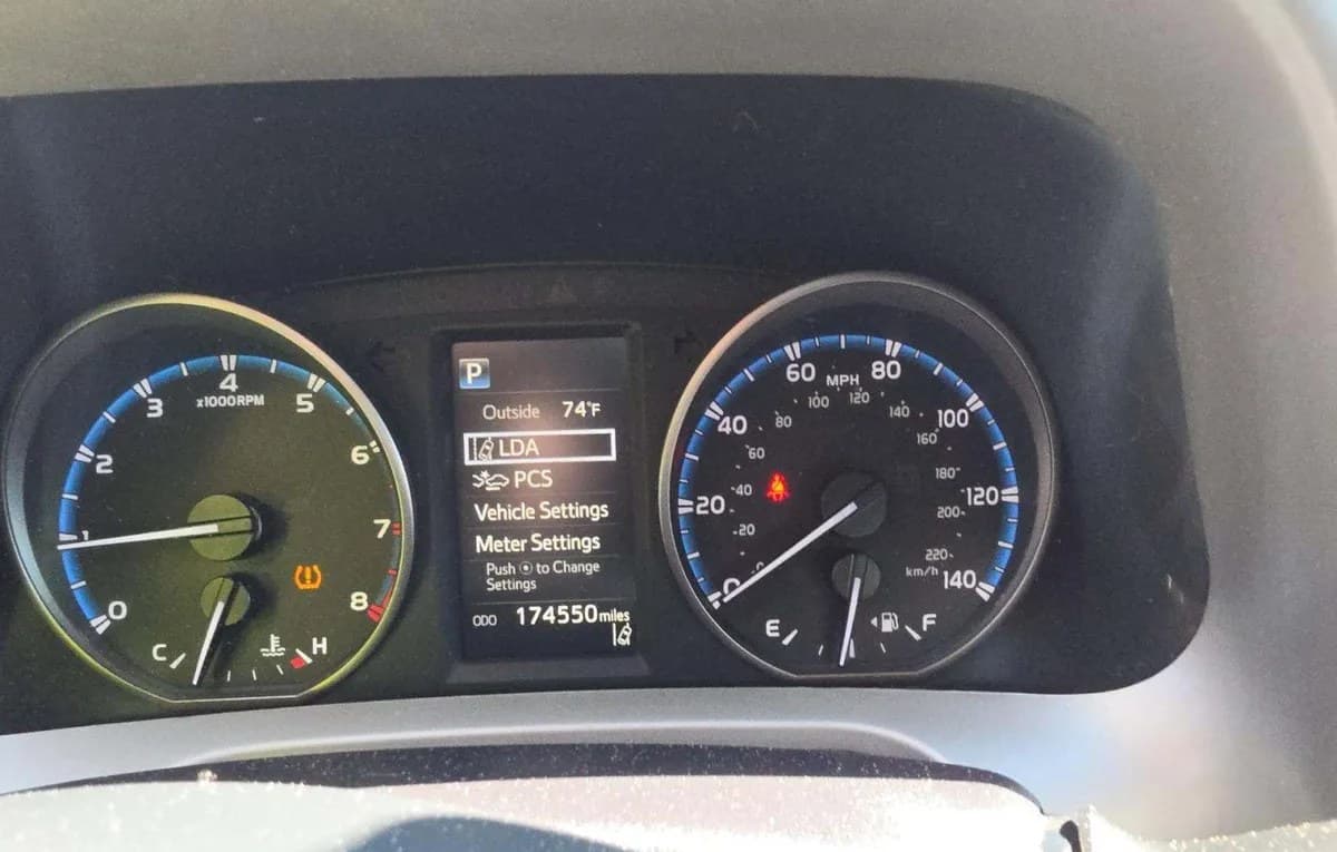 2017 TOYOTA RAV4 LE 6