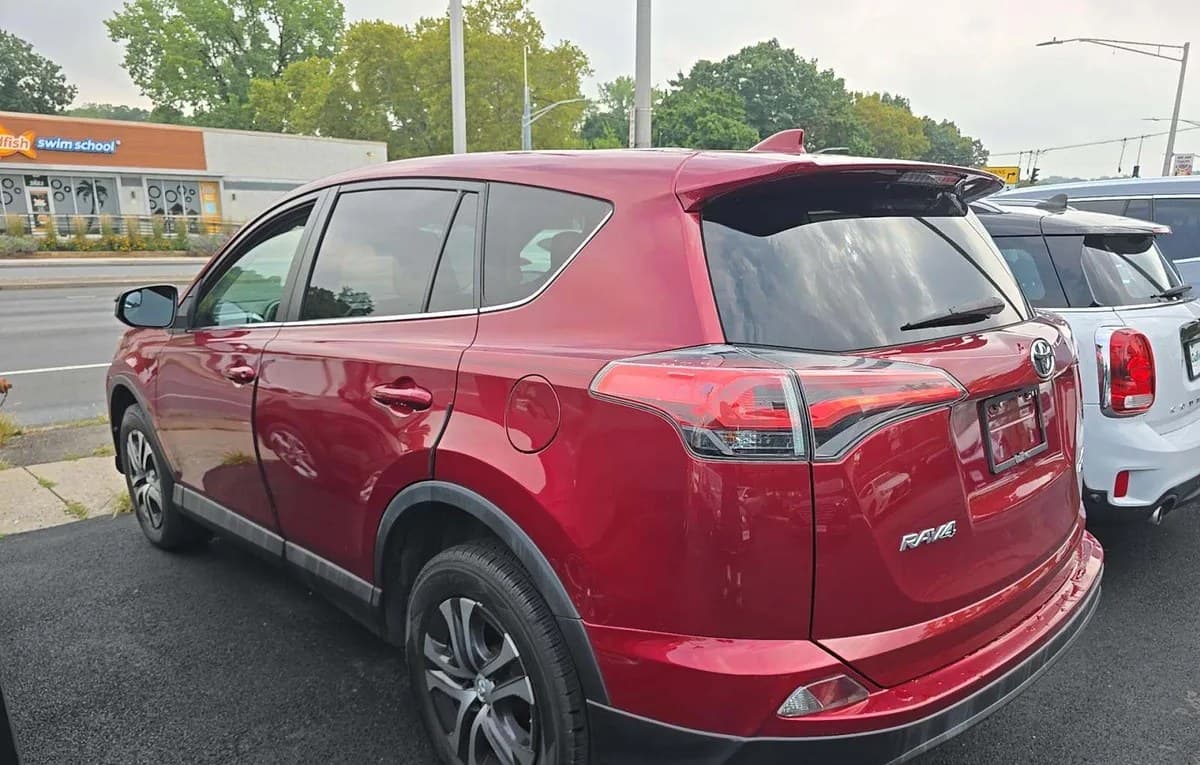 2018 TOYOTA RAV4 LE 3