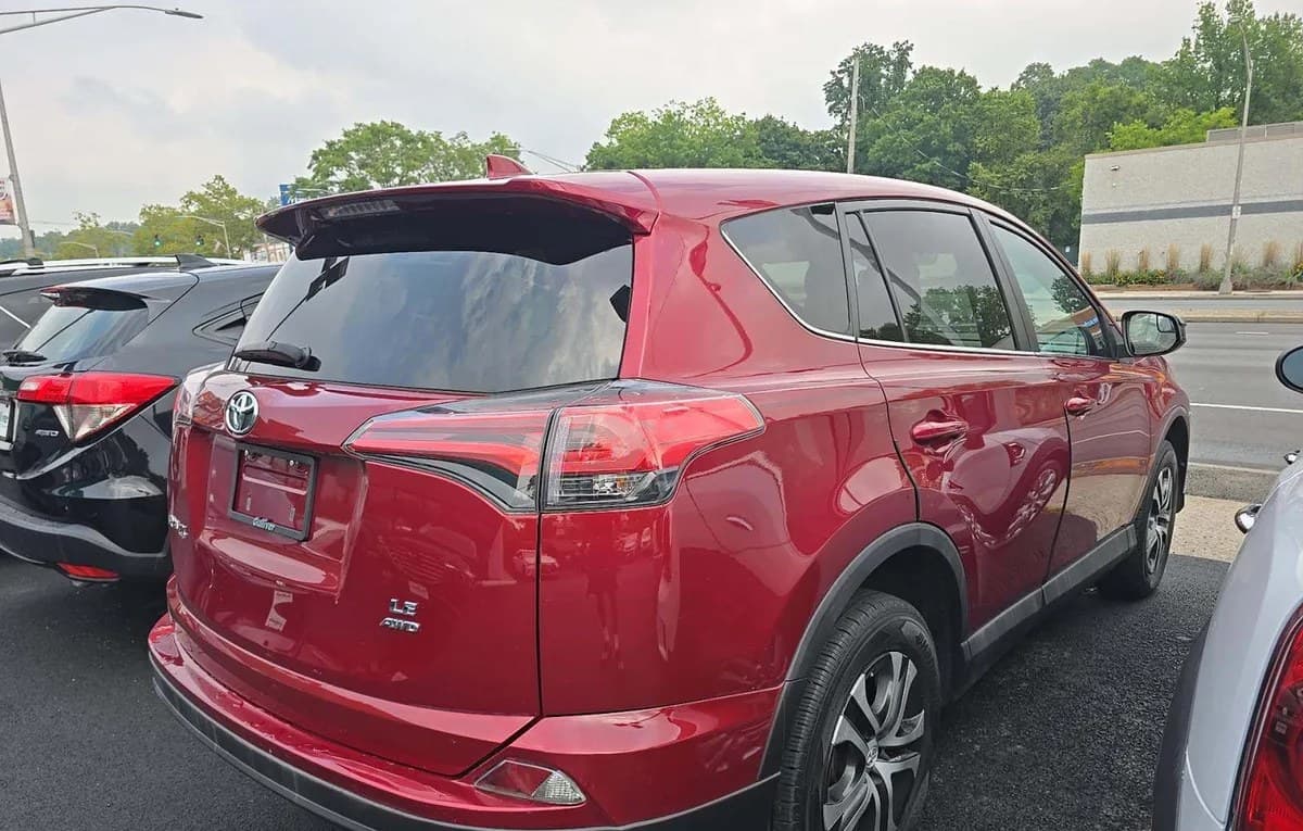 2018 TOYOTA RAV4 LE 4