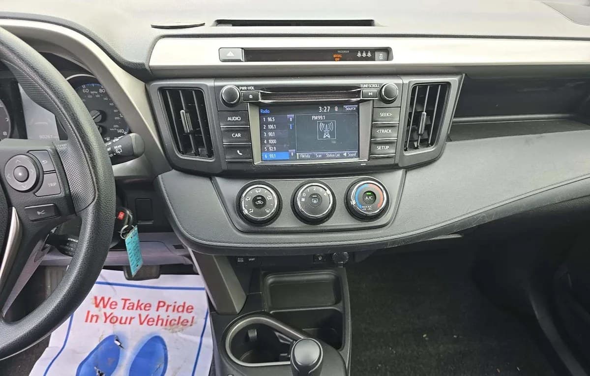 2018 TOYOTA RAV4 LE 7