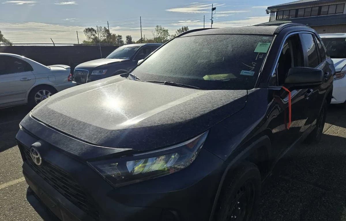 2020 TOYOTA RAV4 LE 2