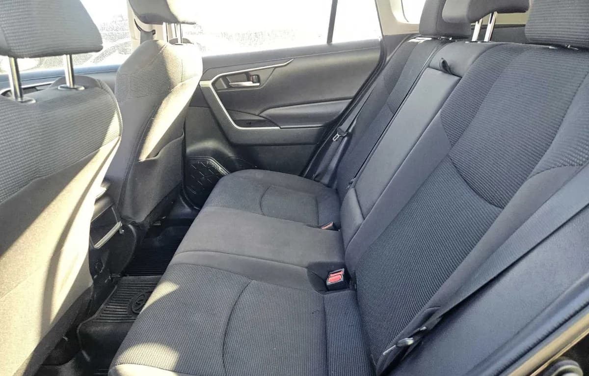2020 TOYOTA RAV4 LE 7