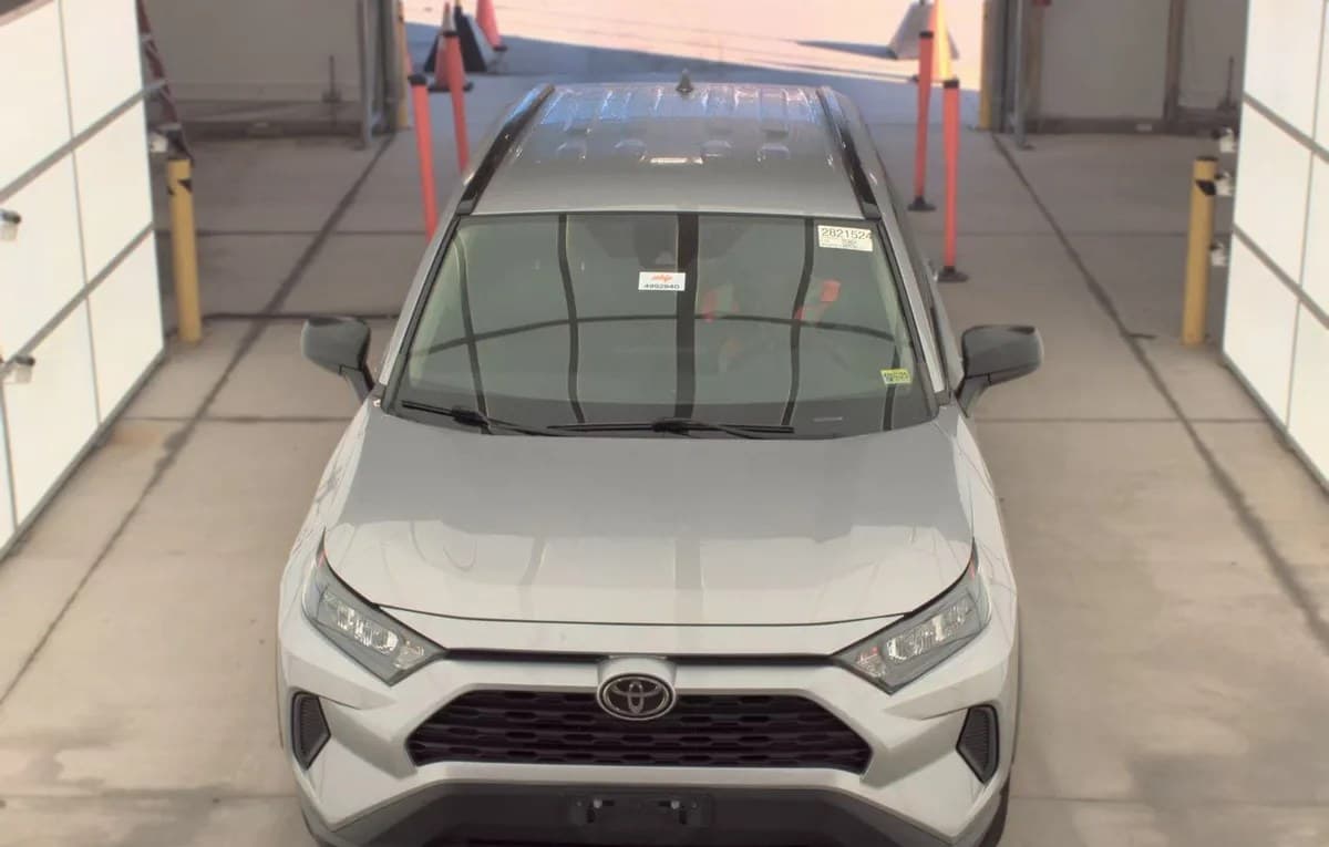 2021 TOYOTA RAV4 LE 3