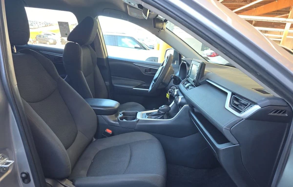 2021 TOYOTA RAV4 LE 5