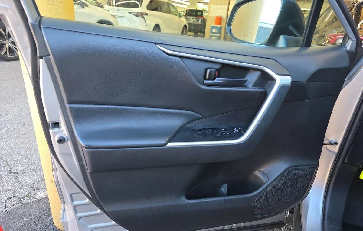 2021 TOYOTA RAV4 LE 6