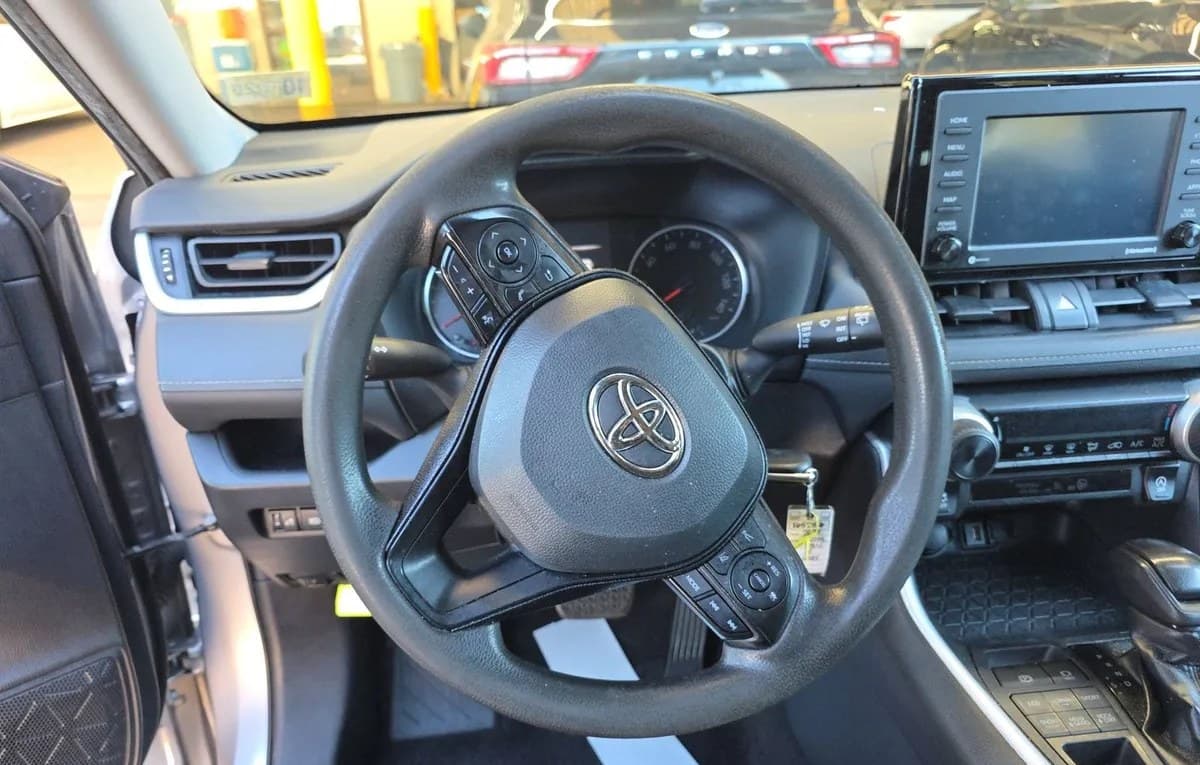 2021 TOYOTA RAV4 LE 7