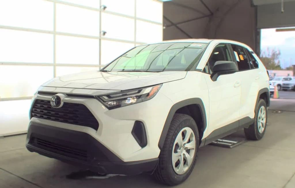 2025 TOYOTA RAV4 LE
