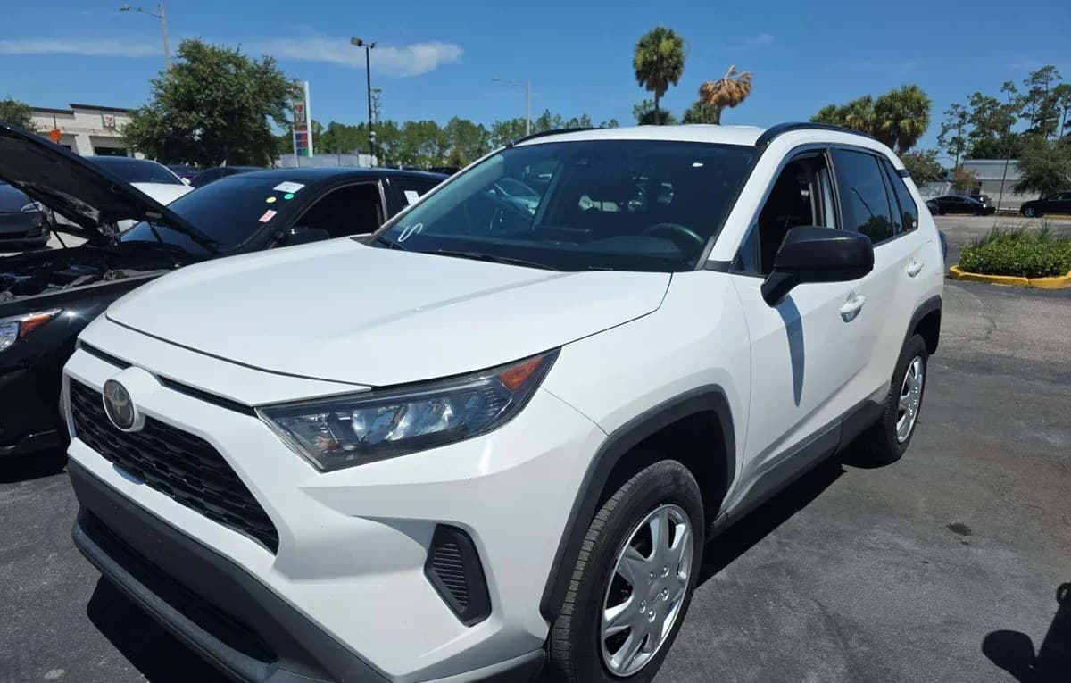 2020 TOYOTA RAV4 LE 2