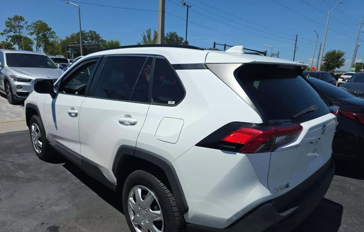 2020 TOYOTA RAV4 LE 3