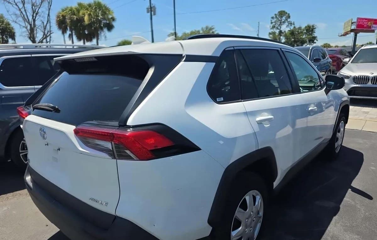 2020 TOYOTA RAV4 LE 4