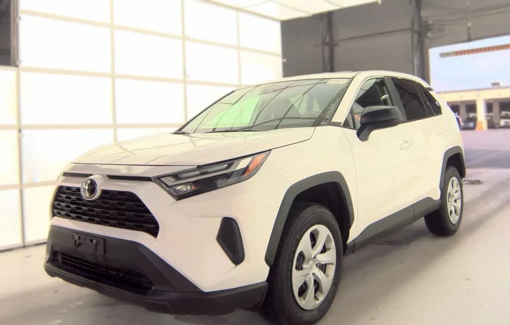 2025 TOYOTA RAV4 LE