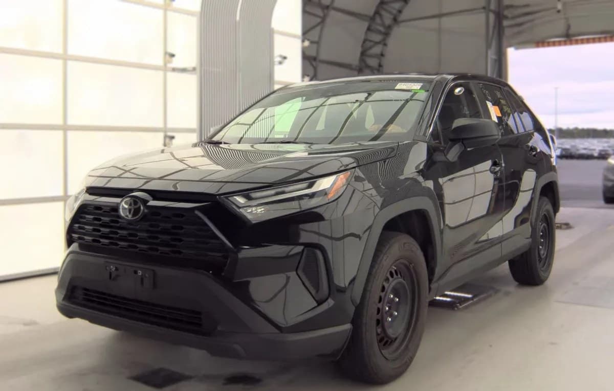 2024 TOYOTA RAV4 LE 2