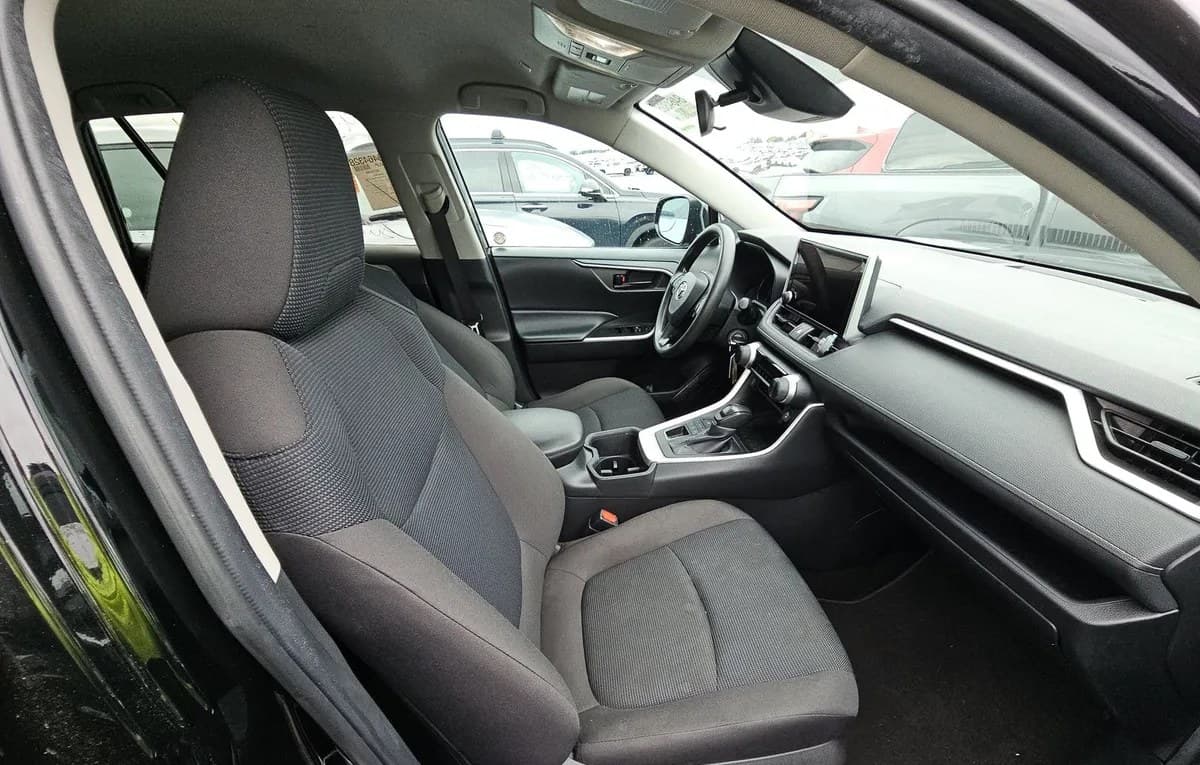 2024 TOYOTA RAV4 LE 5