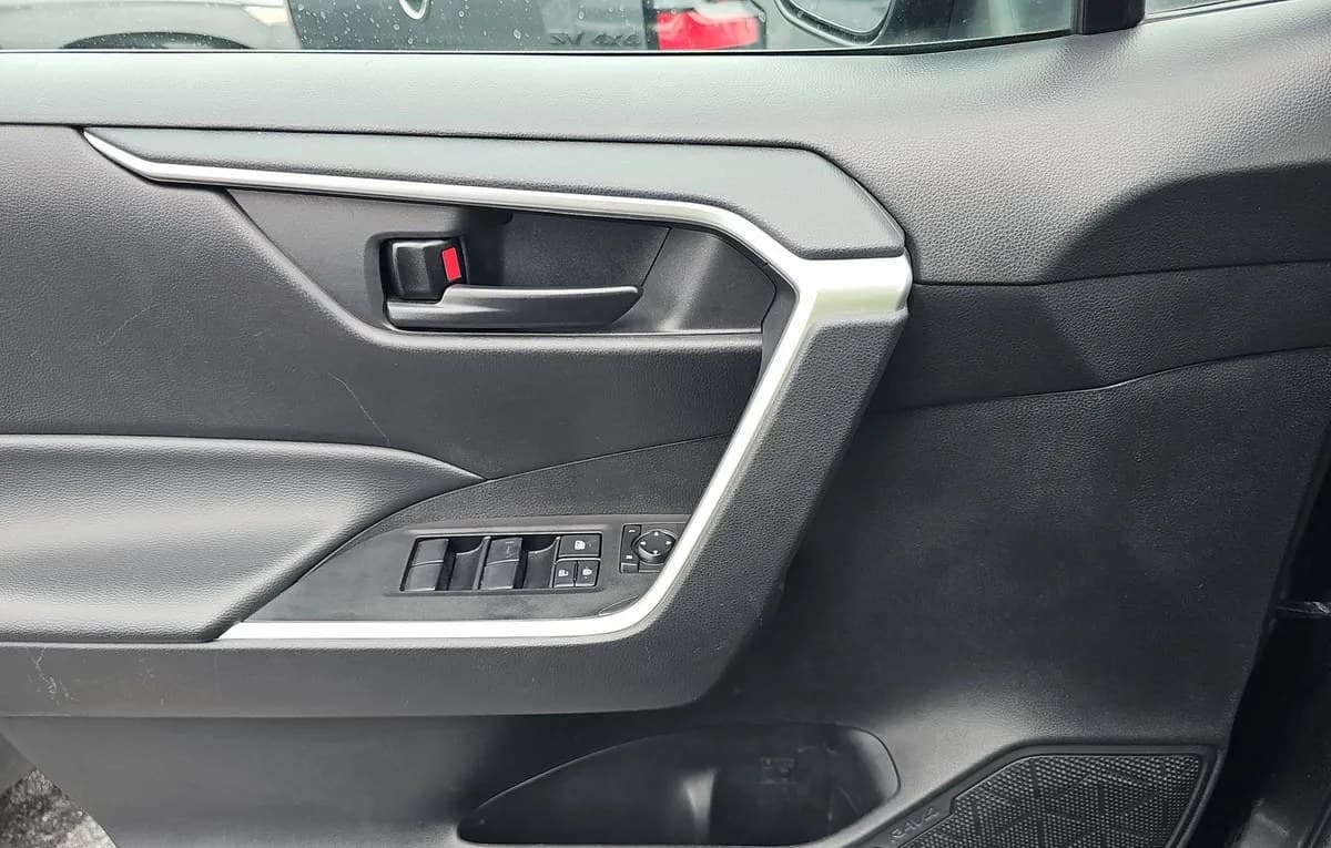2024 TOYOTA RAV4 LE 6