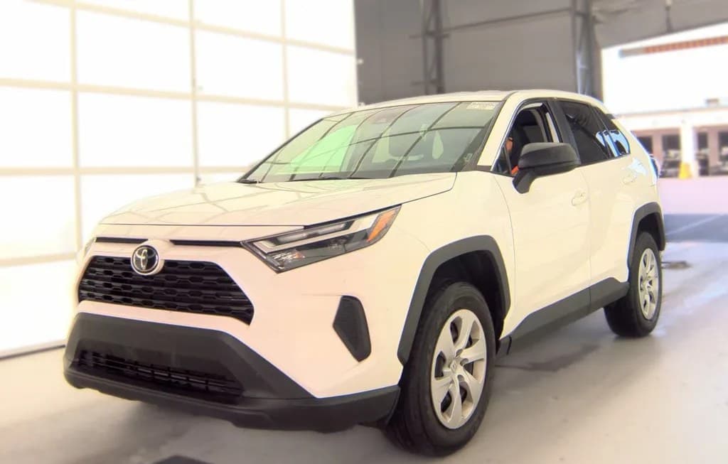 2025 TOYOTA RAV4 LE