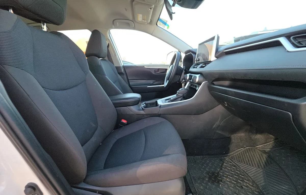 2024 TOYOTA RAV4 LE 5