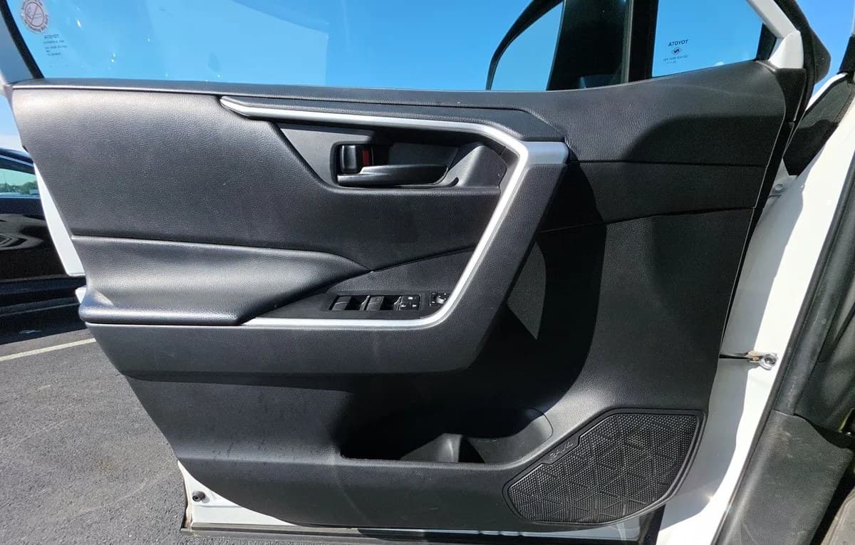 2024 TOYOTA RAV4 LE 6