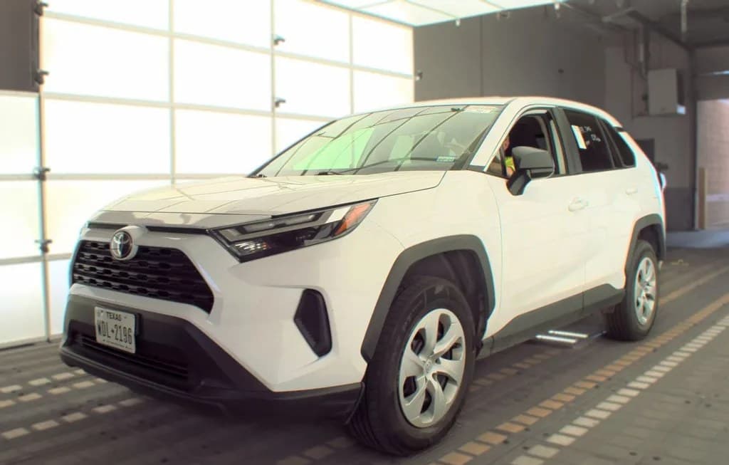 2025 TOYOTA RAV4 LE