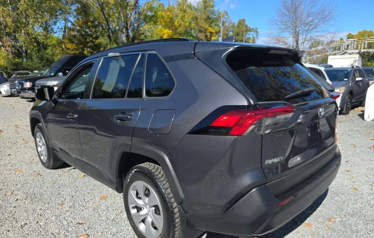 2019 TOYOTA RAV4 LE 3