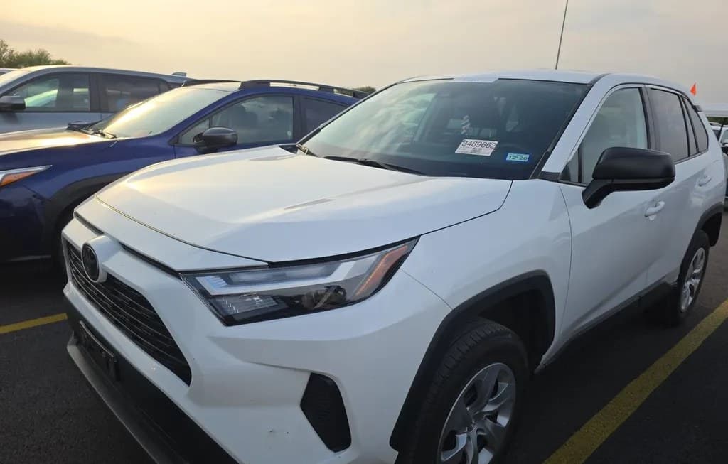 2025 TOYOTA RAV4 LE