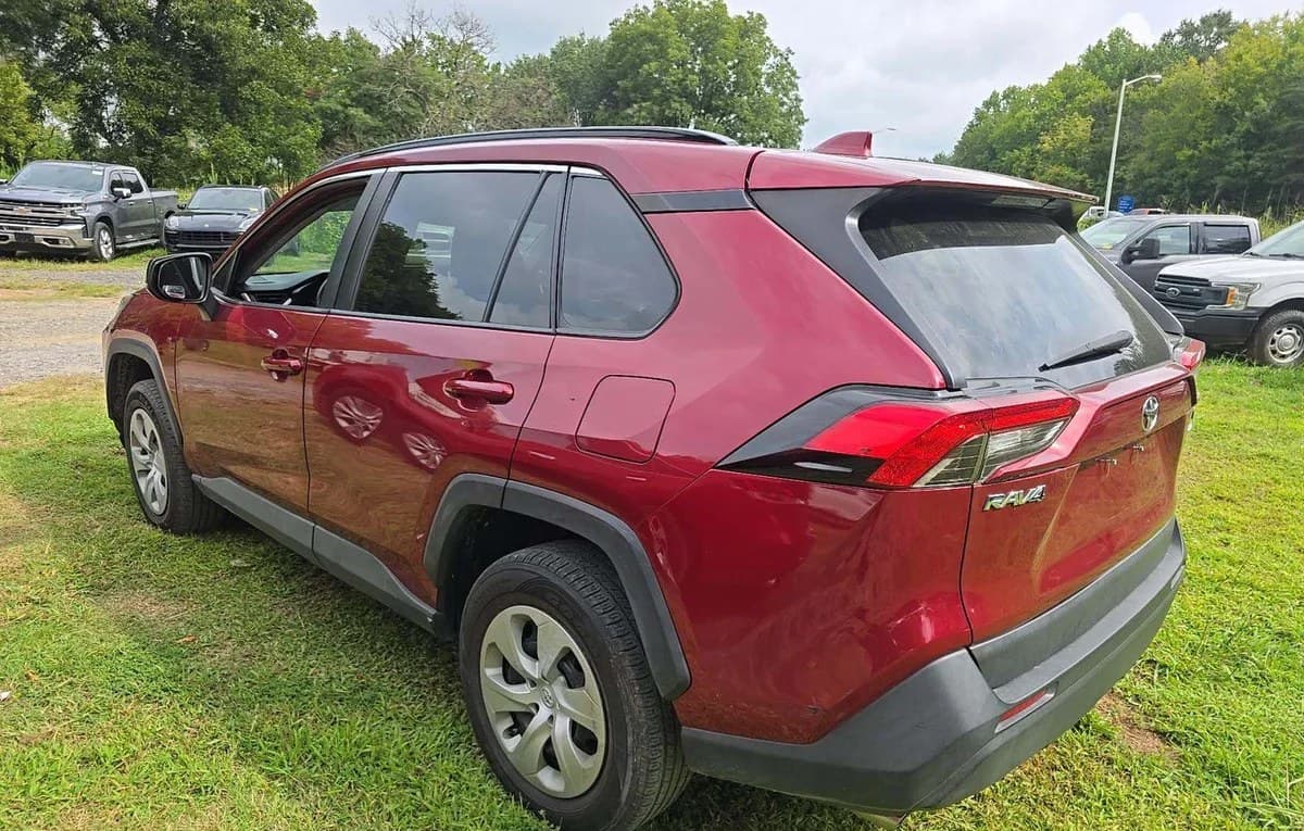 2021 TOYOTA RAV4 LE 3