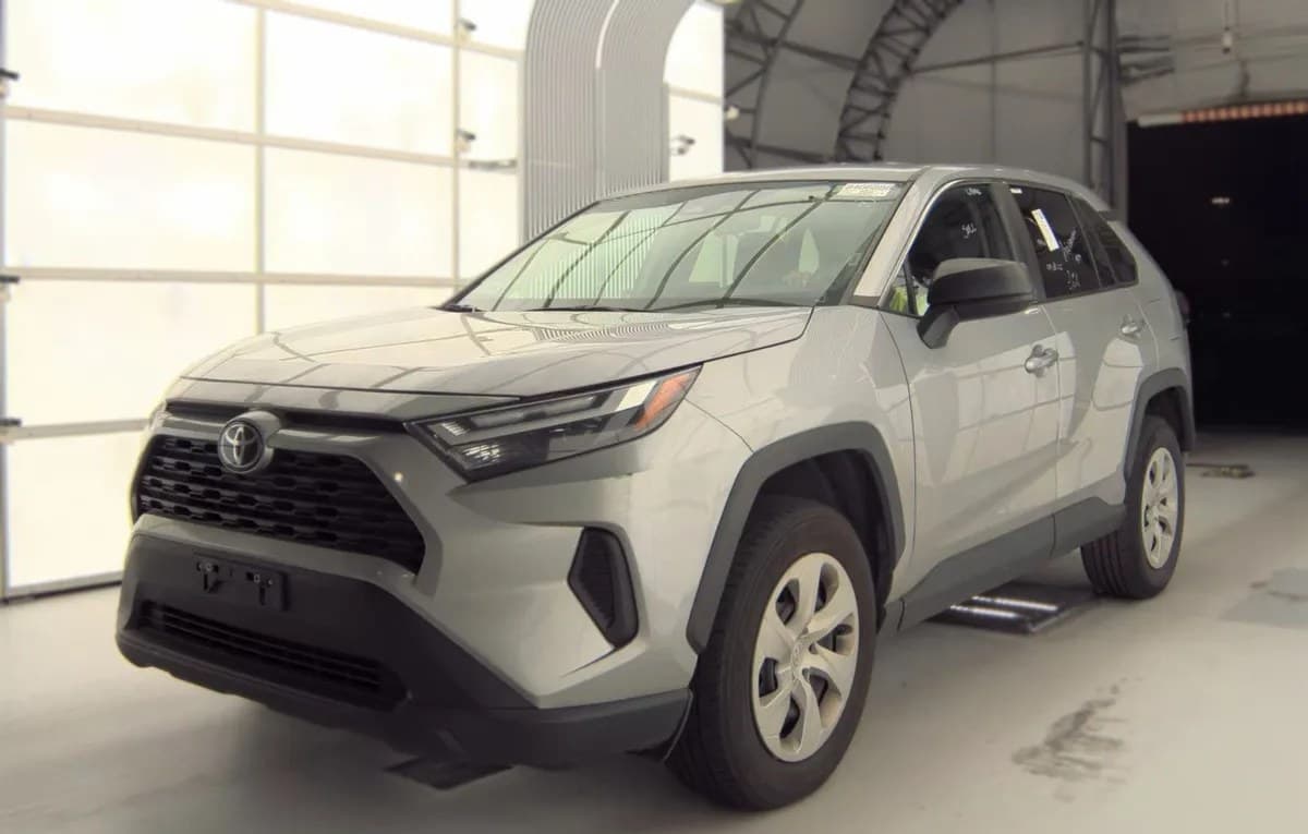 2024 TOYOTA RAV4 LE 2