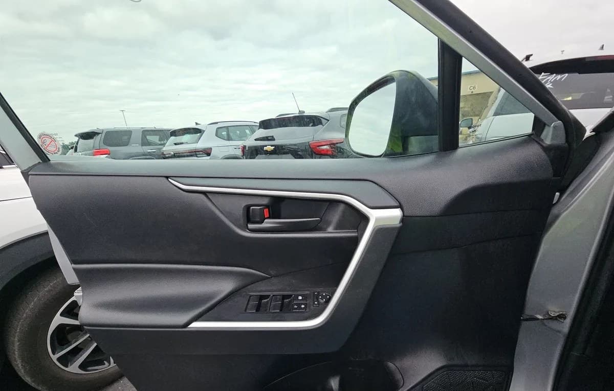 2024 TOYOTA RAV4 LE 6
