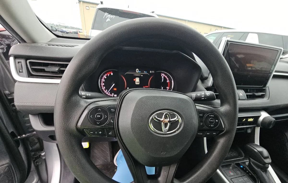 2024 TOYOTA RAV4 LE 7