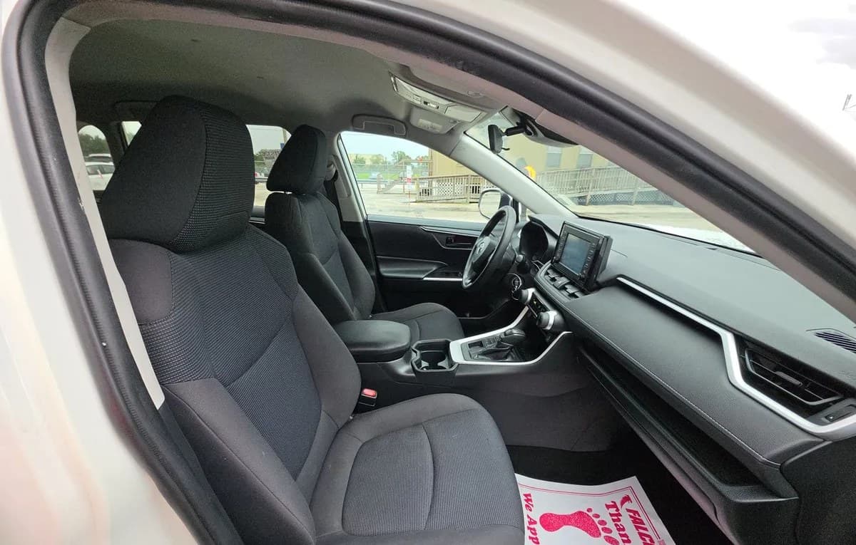 2019 TOYOTA RAV4 LE 5