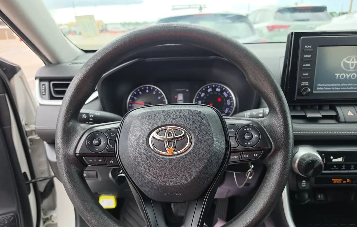 2019 TOYOTA RAV4 LE 7