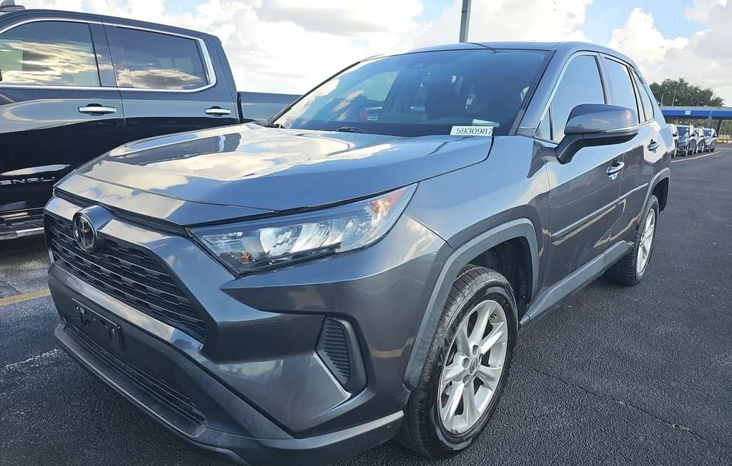 2022 TOYOTA RAV4 LE 1