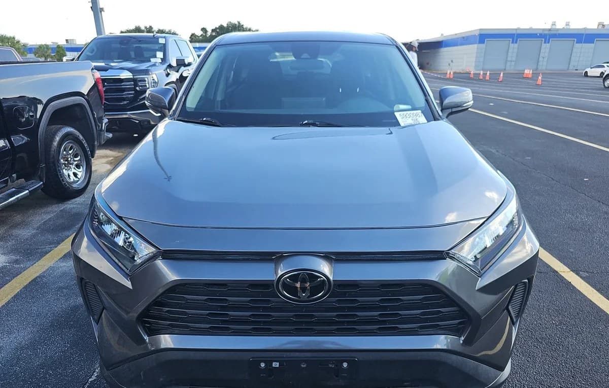2022 TOYOTA RAV4 LE 3