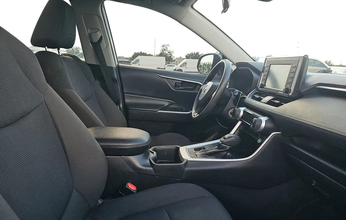 2022 TOYOTA RAV4 LE 5