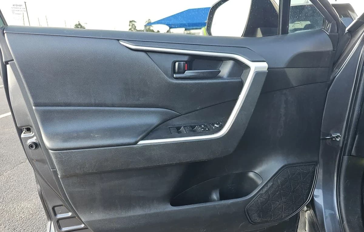 2022 TOYOTA RAV4 LE 6