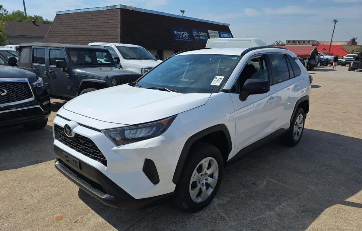 2019 TOYOTA RAV4 LE 2