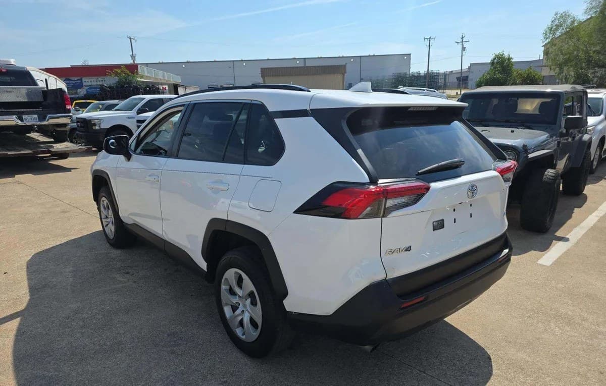 2019 TOYOTA RAV4 LE 3