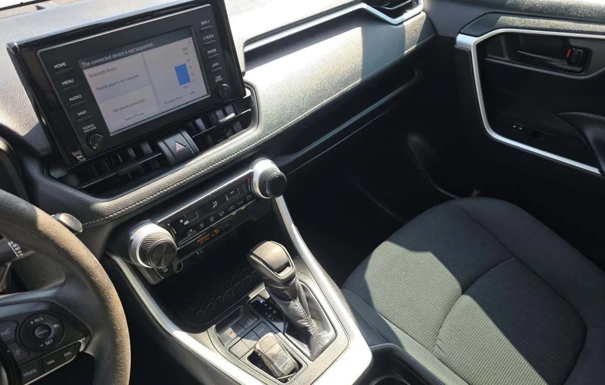 2019 TOYOTA RAV4 LE 7