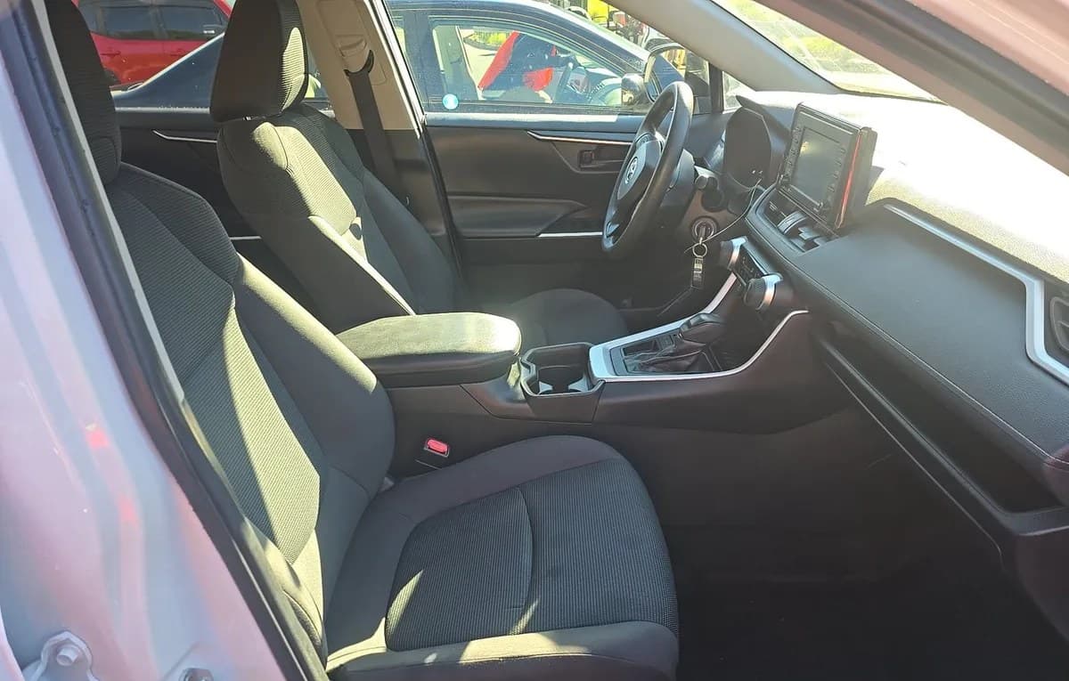 2021 TOYOTA RAV4 LE 5